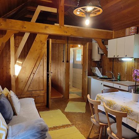 Beehive Cabin On A Farm Радовлица Экстерьер фото