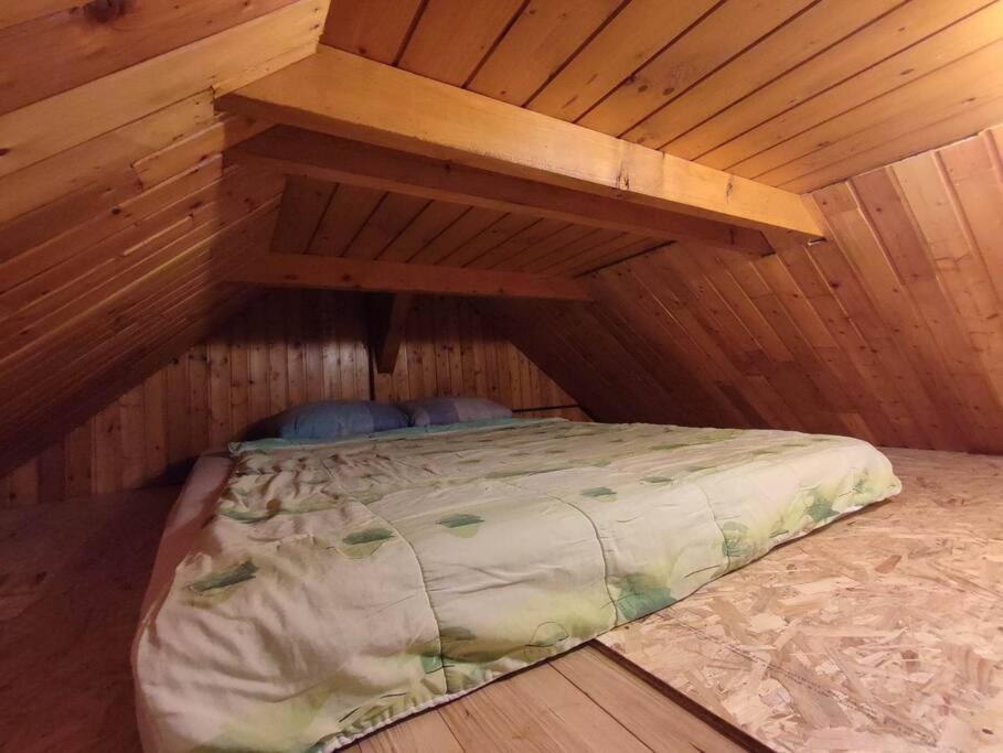 Beehive Cabin On A Farm Радовлица Экстерьер фото