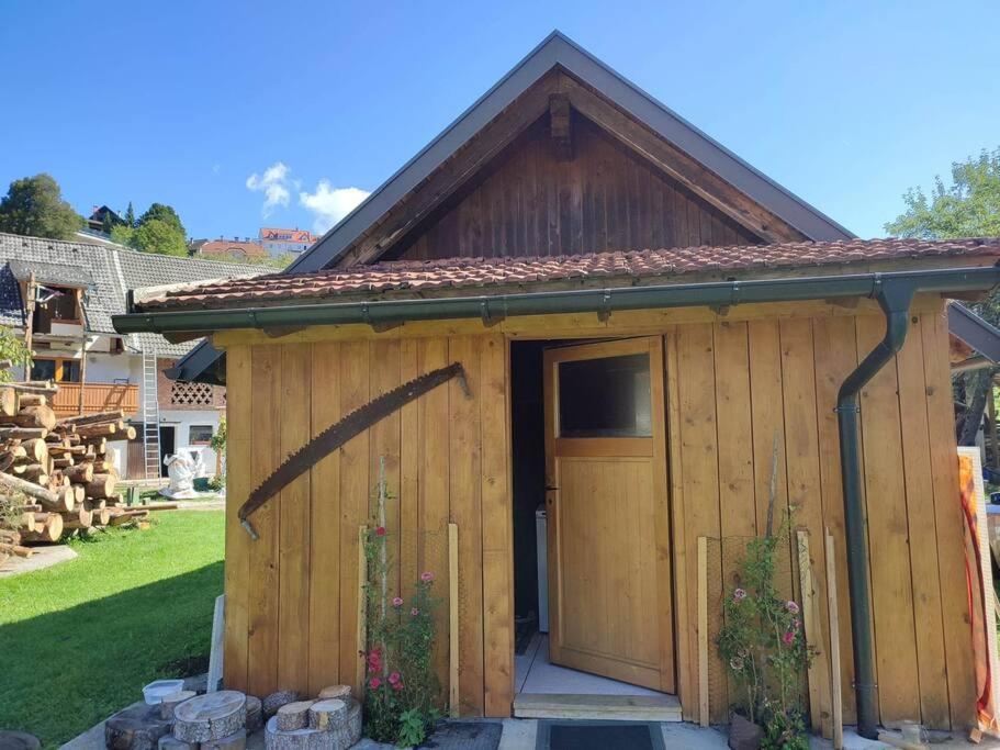 Beehive Cabin On A Farm Радовлица Экстерьер фото