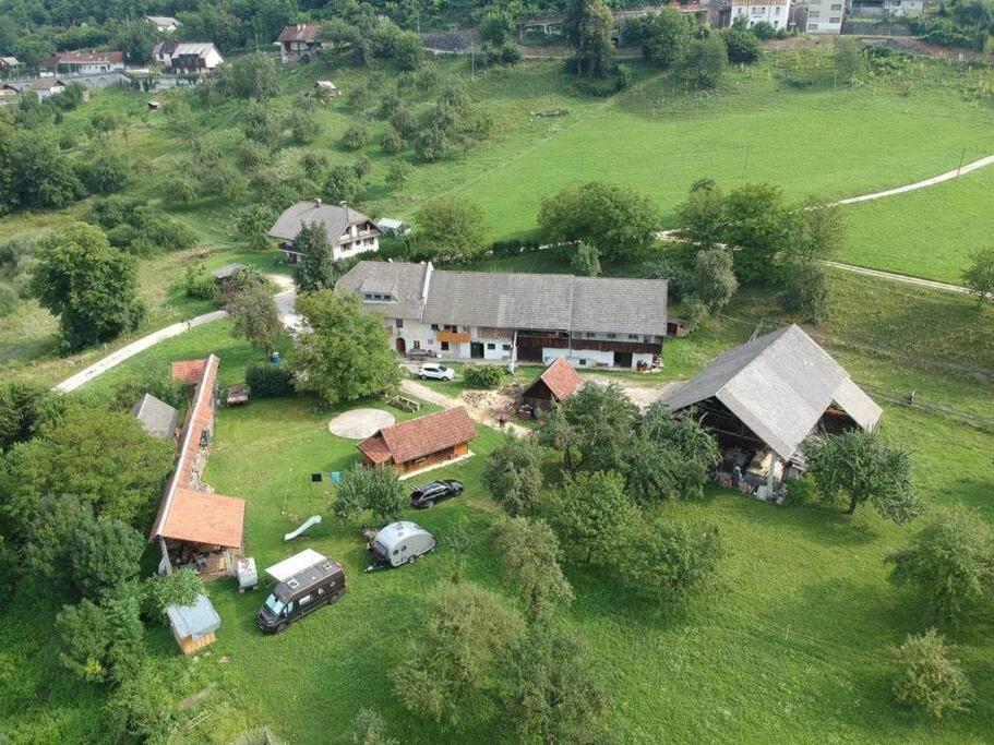 Beehive Cabin On A Farm Радовлица Экстерьер фото