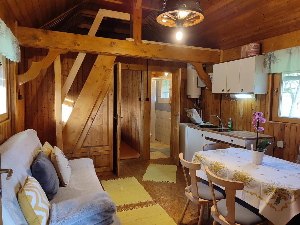 Beehive Cabin On A Farm Радовлица Экстерьер фото