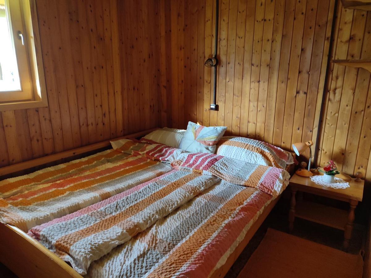 Beehive Cabin On A Farm Радовлица Экстерьер фото